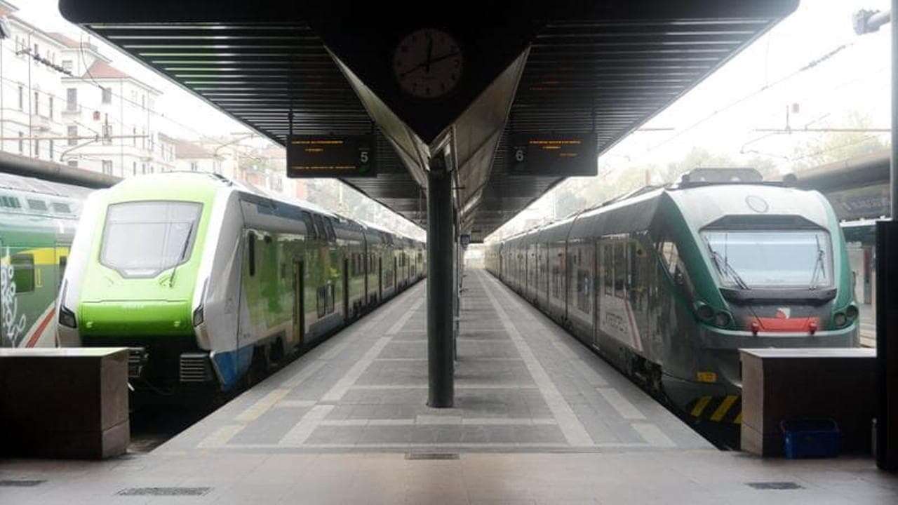 Sciopero Trenord, cancellazioni in tutta la Lombardia: sul Passante ritardi fino a 80 minuti