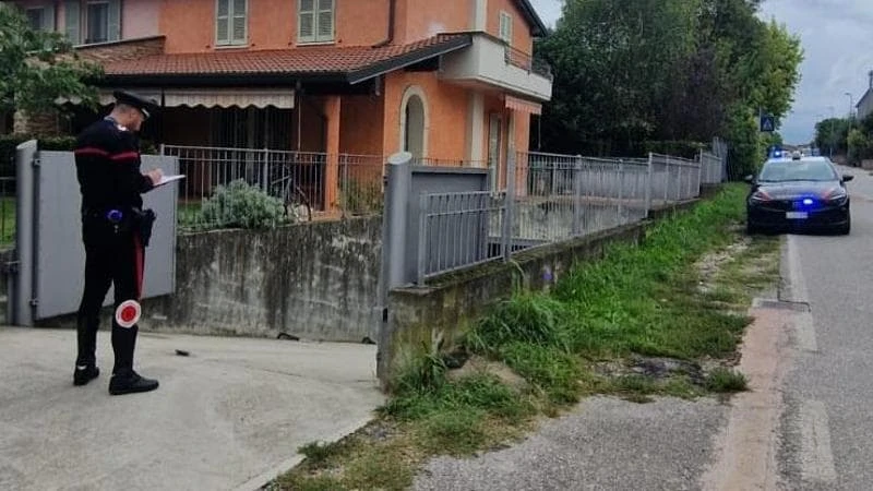 Investita dalla sua auto mentre chiude la porta del garage: morta una donna a Castiglione
