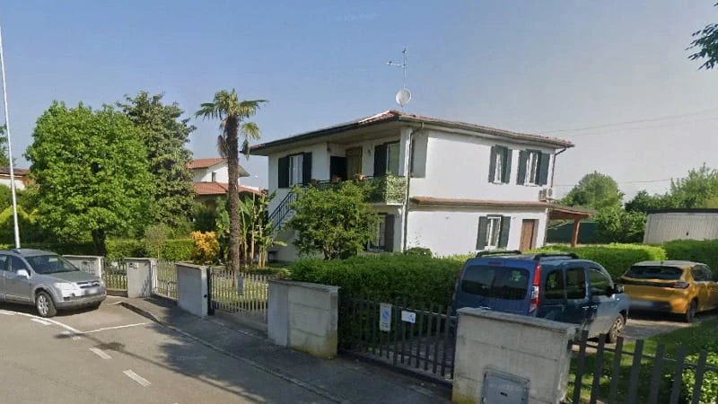 La casa va a fuoco, donna non vedente salva l’anziana madre e i loro due cani