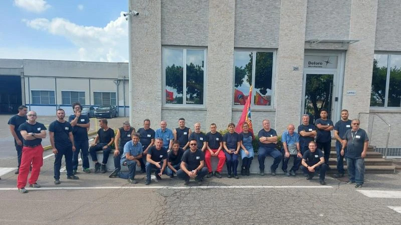Errori nei permessi per assistere la moglie, licenziato: a Pieve Emanuele 200 lavoratori in sciopero