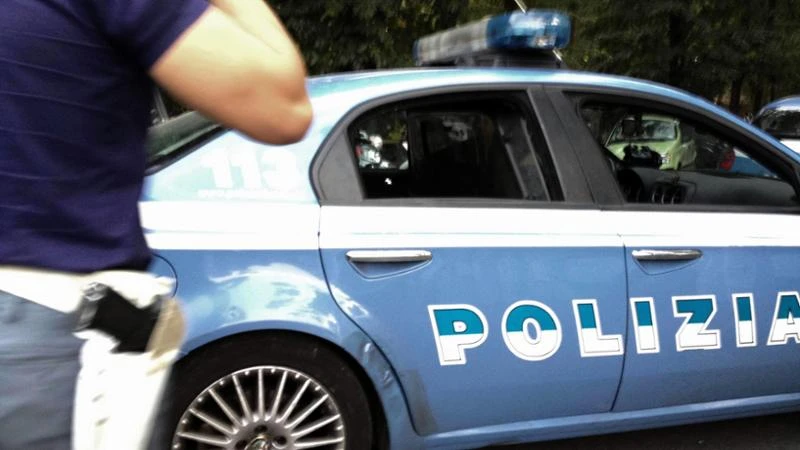 Milano, uomo ferito con una coltellata alla schiena: era con il fratello, in tre volevano rapinarli