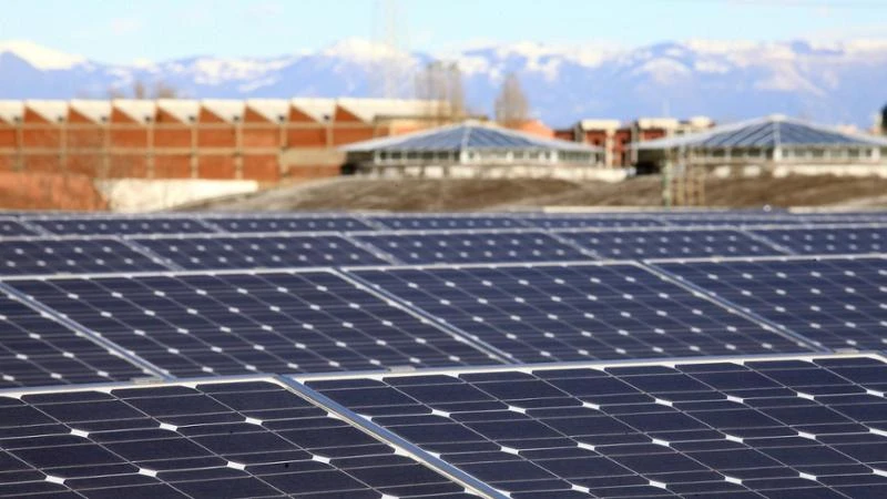 Pannelli solari sul tetto della scuola: il progetto di Comunità energetica rinnovabile al Torricelli