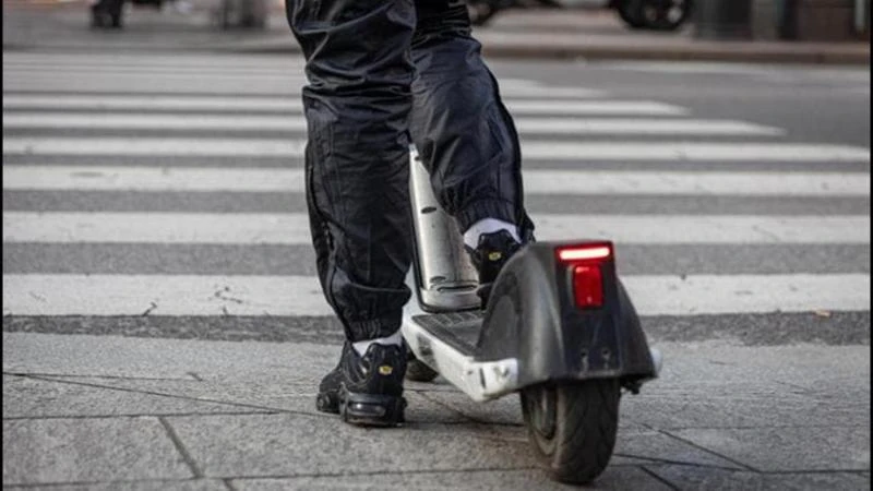 Uomo in monopattino investito e ucciso da un camion a Rho