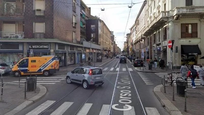 In corso San Gottardo l’appello dei residenti: “Troppi incidenti, manca la segnaletica su Zona 30”