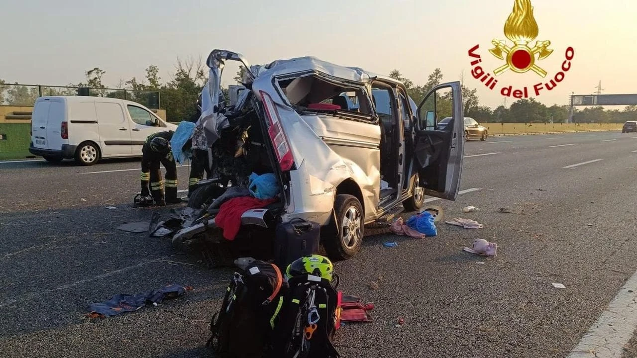 Scontro tra un’auto e un camion sulla A4 Milano-Venezia: cinque feriti, due sono bambini