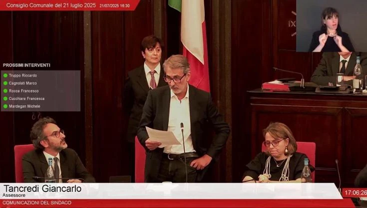 Milano, l'assessore alla Rigenerazione urbana Tancredi annuncia le dimissioni e si commuove