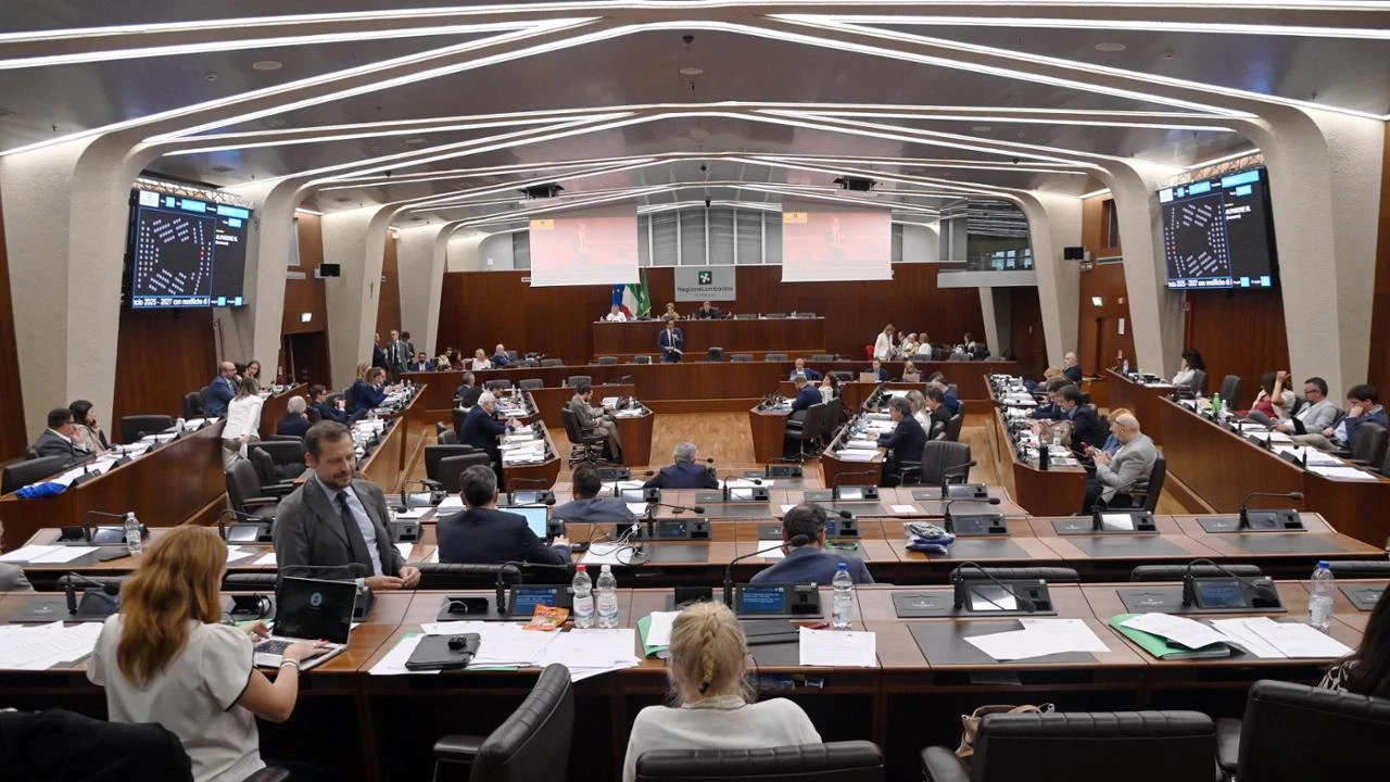 Così il Pirellone prova a commissariare il Comune: “Poteri sostitutivi sull'urbanistica alla Regione”