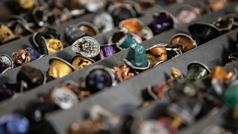Dove buttare le capsule di caffè usate? A Milano si ritireranno a domicilio (e verranno riciclate)