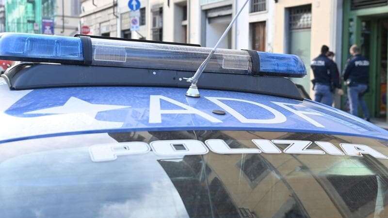 Minorenne si vanta dopo aver accoltellato rivale: “Visto cosa sono capace di fare?”. Gip: “Atto sanguinario per incutere timore”