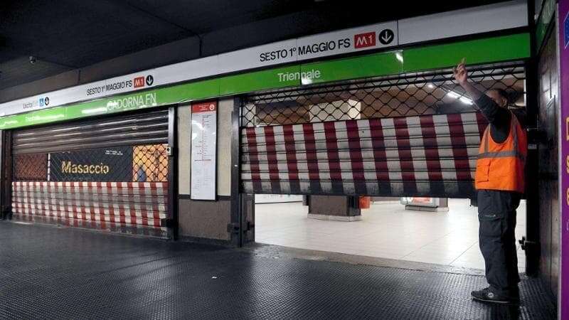 Sciopero dei trasporti lunedì 9 ottobre, a Milano possibili disagi per chi viaggia sui mezzi pubblici. Ecco le fasce garantite