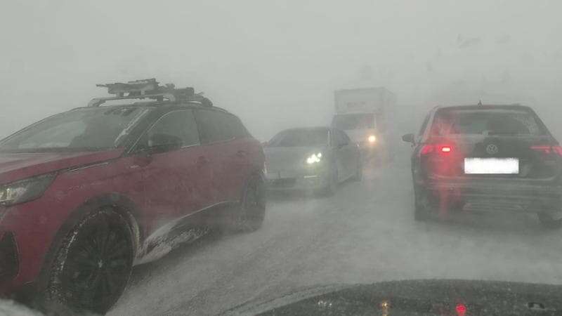 Vento e caldo anomalo in Lombardia, bufera di neve a Livigno. Raffiche in alta quota