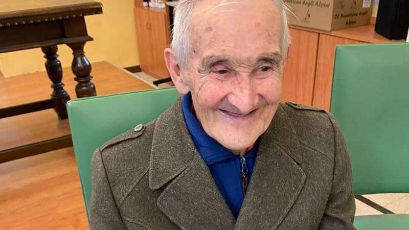 Morto Carlo Gilardi, il professore 93enne al centro di una battaglia giudiziaria e mediatica che chiedeva di tornare nella sua casa di Airuno