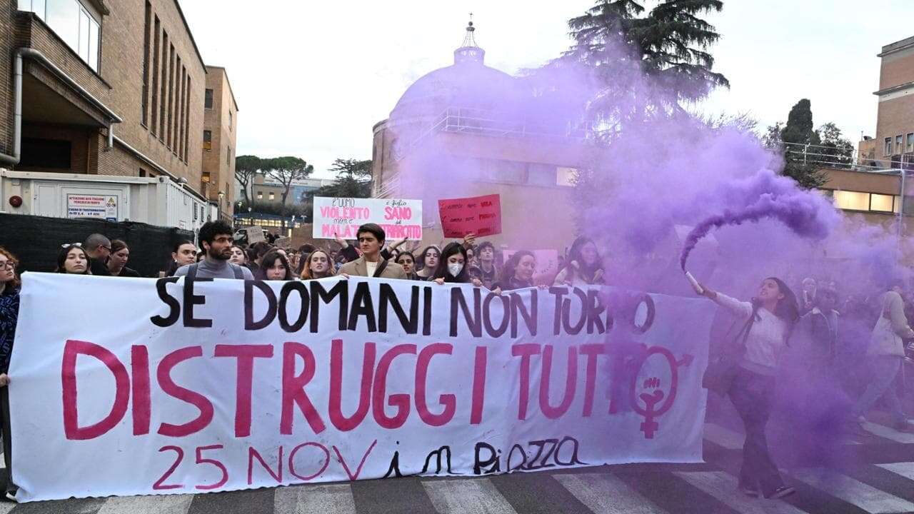 Il giorno del no di Milano al patriarcato: la manifestazione dalle 11 in largo Cairoli