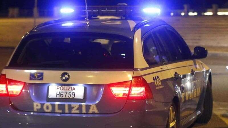 Ubriaco molesta una poliziotta: arrestato con l’accusa di violenza sessuale e resistenza a pubblico ufficiale