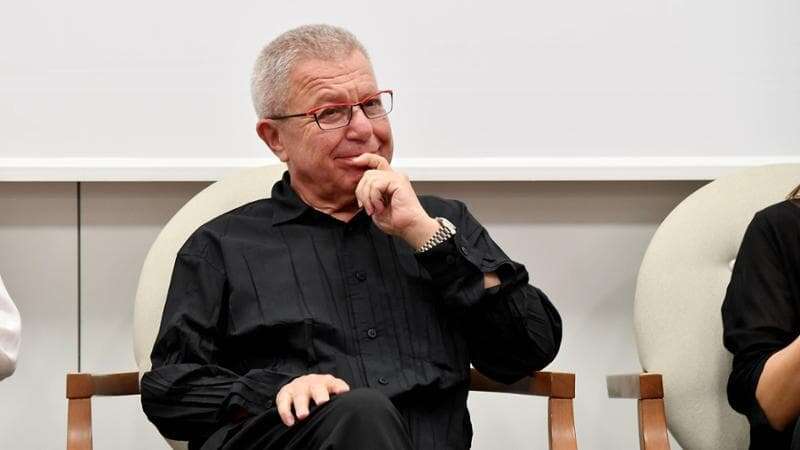 Lite tra Daniel Libeskind e il figlio per 102 bozzetti contesi: “Danni per 7 milioni”. L’archistar a processo