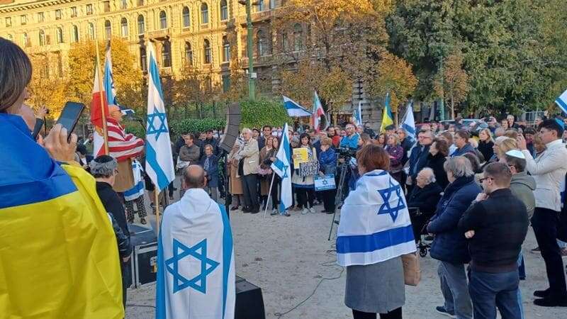 Ebrei, ucraini e iraniani in piazza Castello contro “l’Asse Totalitario che mette a rischio la democrazia nel mondo” 