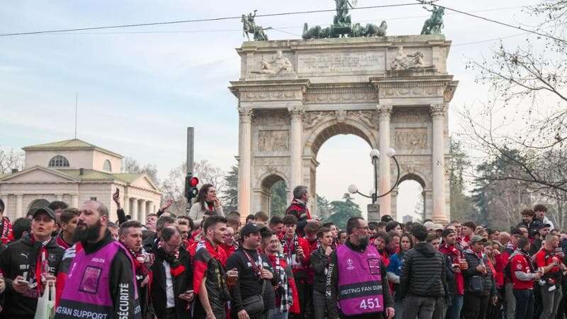 L’invasione dei tifosi del Rennes, in 3mila dall’Arco della Pace in marcia verso San Siro