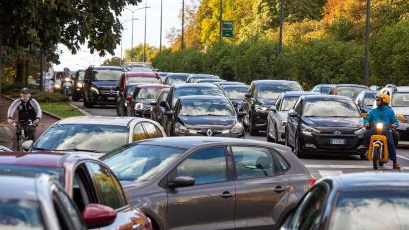 Rinviati i divieti per le moto e per le auto diesel Euro 6: Milano posticipa il blocco della circolazione antismog