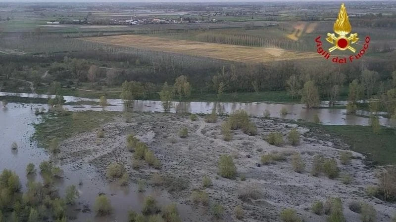 Grigliata di Pasquetta sul Po, dieci ragazzi restano bloccati su un isolotto di ghiaia per la piena del fiume