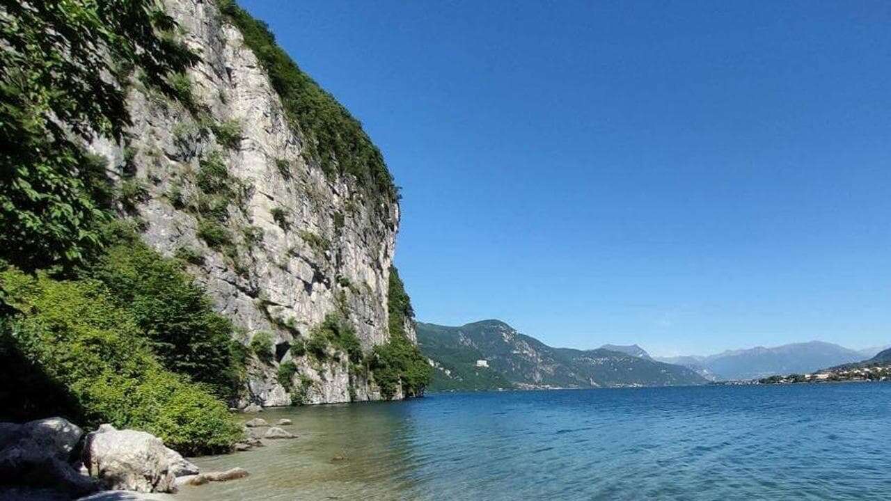 Lecco, subacquea milanese di 66 anni muore dopo un’immersione nel lago di Como