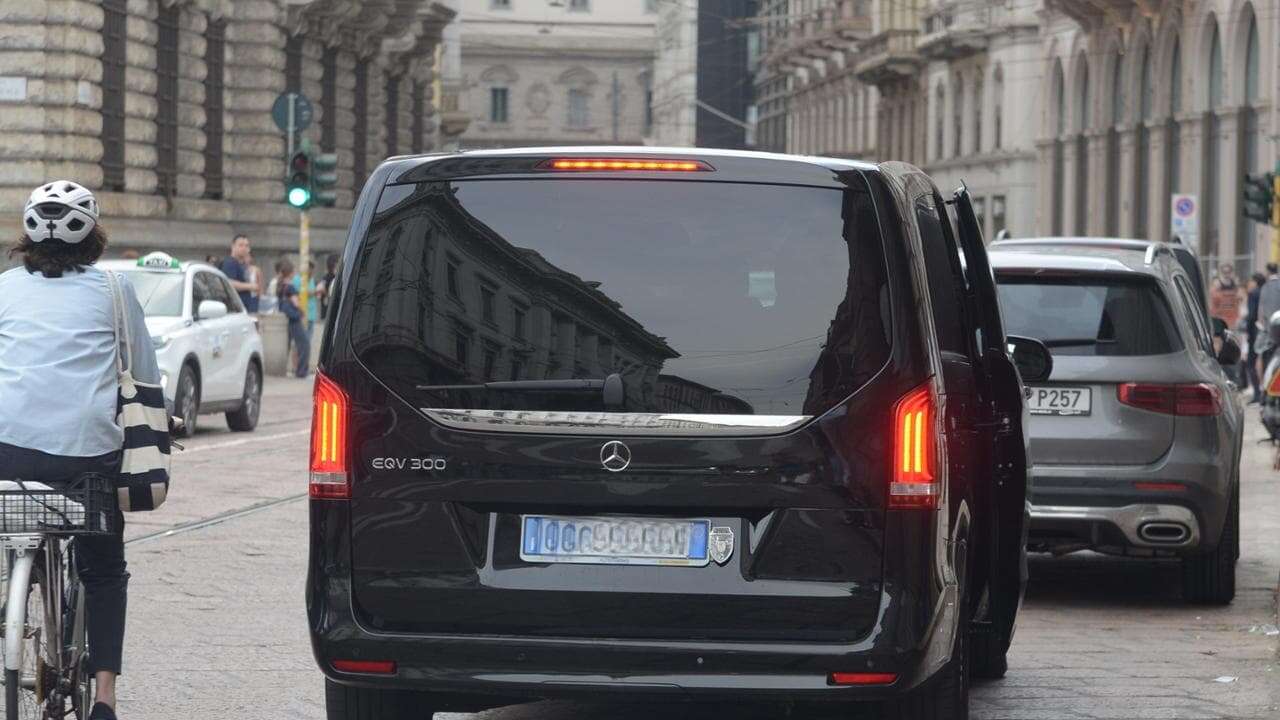 Taxi contro Ncc, cresce la tensione: la polemica arriva al Comitato per l’ordine e la sicurezza