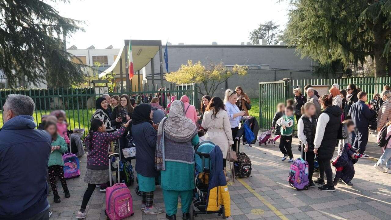 Valditara attacca sulla scuola di Pioltello che chiude per il Ramadan: “Risultati formativi sotto la media lombarda, i ragazzi in questi istituti restano indietro” I Video