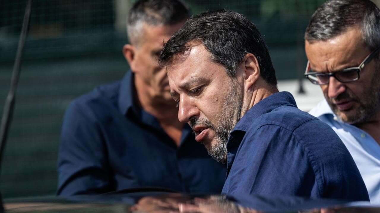 Salvini critica gli autovelox: “Sulle strade larghe il limite a 50 all’ora serve a fare multe”. E cita il caso di Milano