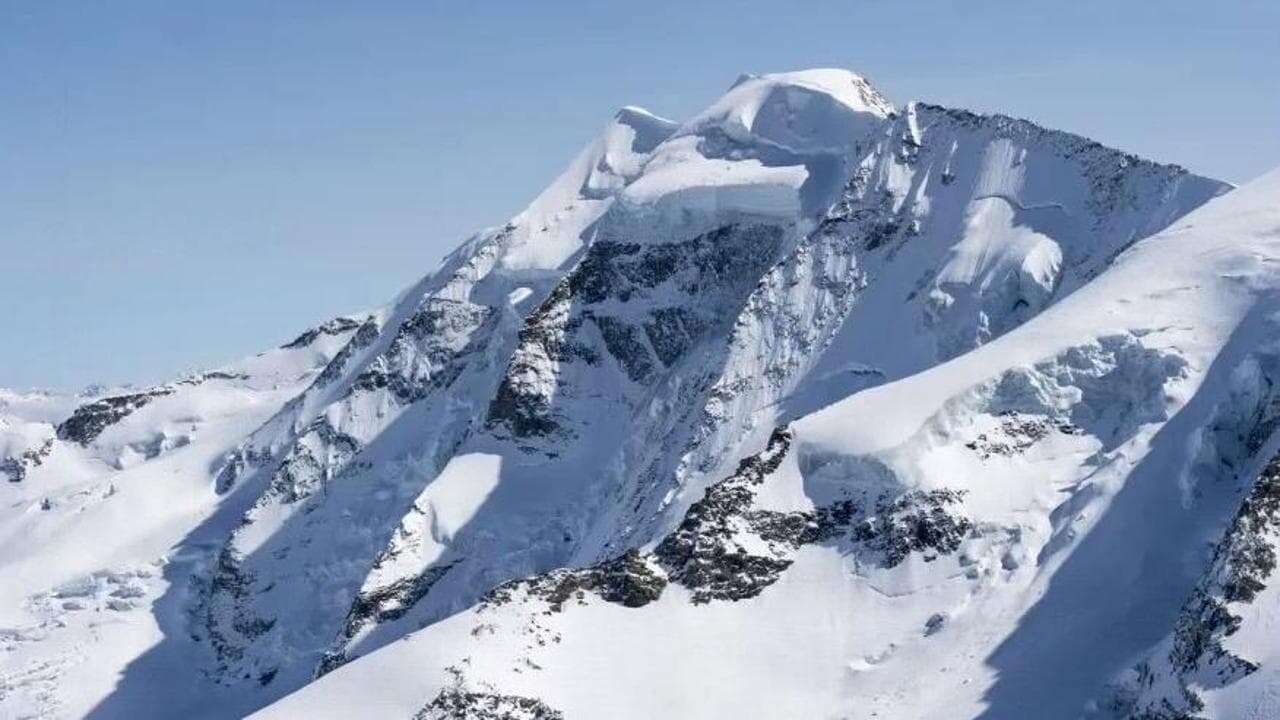 Valanga sul Piz Palü in Svizzera travolge scialpinista milanese: è la terza vittima dopo i due escursionisti lecchesi