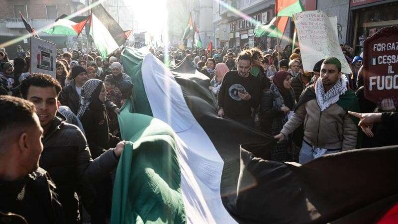 Corteo pro Palestina, in 1500 di nuovo in piazza dopo i disordini di sabato: “Abbiamo guadagnato una manifestazione in più”