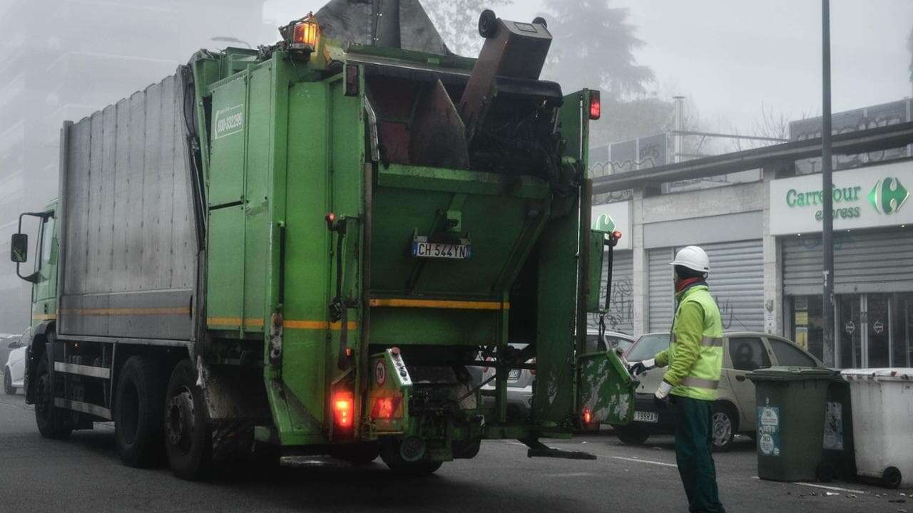 Cusago, operaio 23enne muore stritolato nel compattatore dei rifiuti