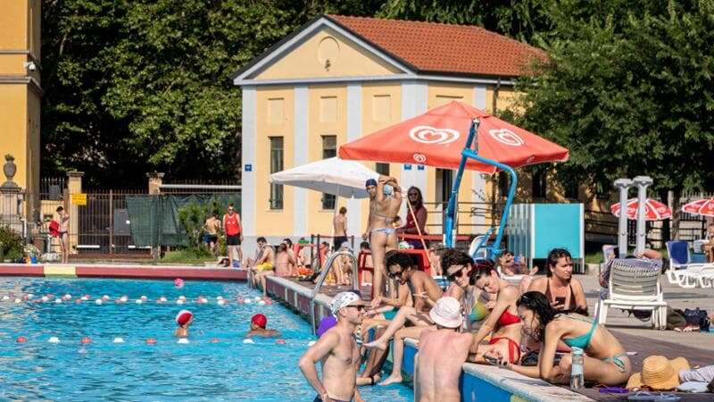 Milano, l’estate senza piscine, il Lido riaprirà nel 2026, l’Argelati nel 2027