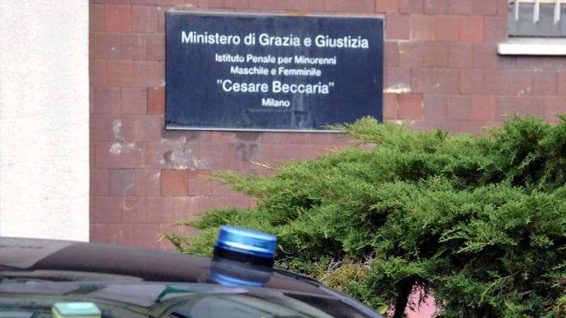 Torturò e violentò un altro detenuto nel carcere minorile Beccaria, condannato a 8 anni: “Gravi crudeltà e trattamento inumano”