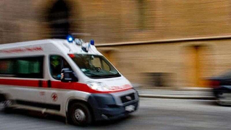 Travolto alle spalle mentre cammina a bordo strada, morto 35enne a Sovere: l’operaio tornava a casa da moglie e figlio dopo il lavoro