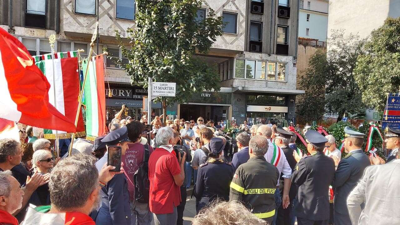 Martiri di piazzale Loreto: “Strage al servizio dei nazisti”. Fischi al rappresentate della Regione che non nomina i fascisti