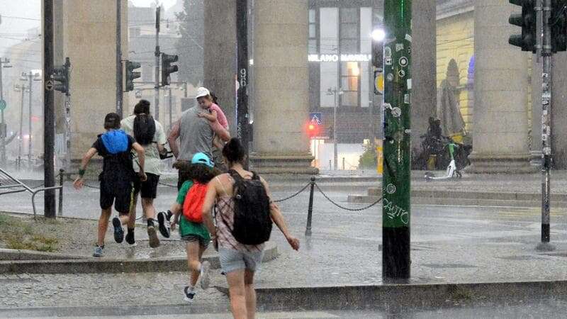 Milano, forse arriva la pioggia: prevista un allerta temporali “gialla” sulla città dalle 17.00 a mezzanotte