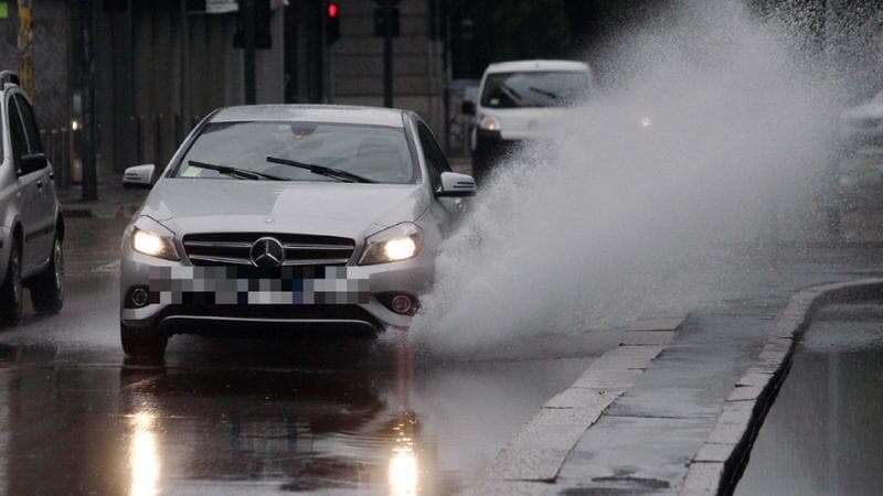 Tempo instabile su Milano e Lombardia, Pasquetta tra nuvole e sole. Resta l’allerta arancione per rischio idrogeologico