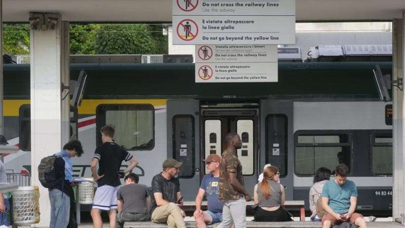 Cancellazioni e ritardi, il giorno nero del rientro per i pendolari Trenord