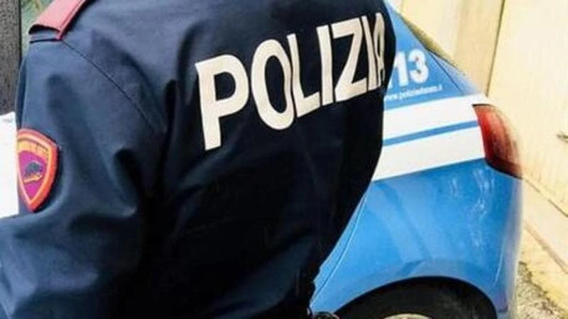 Arrestato per apologia della Shoah un 29enne: perquisizioni a casa di chi lo aveva sostenuto sul web