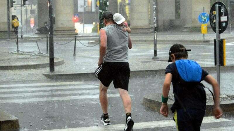 Allerta maltempo, temporali violenti in Brianza e Milano: Seveso sotto osservazione