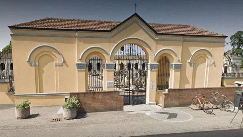 Casalpusterlengo, morsica una vigilessa che lo stava controllando e un uomo anziano che cercava di fermarlo: arrestato un 26enne