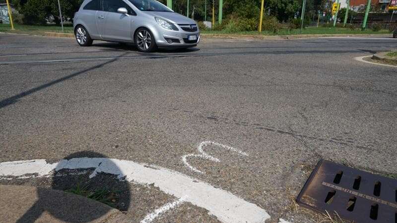 Mappatura delle telecamere e nuovi testimoni tra i residenti: è caccia al pirata della strada di piazzale Abbiategrasso