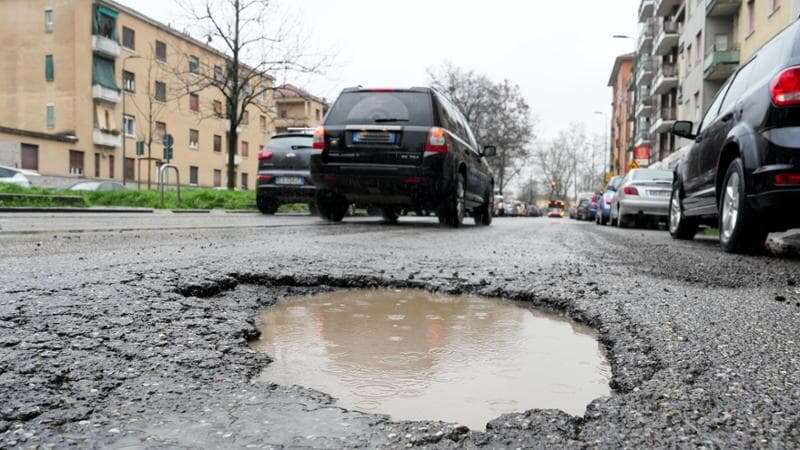 Sala: “Finché non smette di piovere, molto difficile fronteggiare l’emergenza buche”