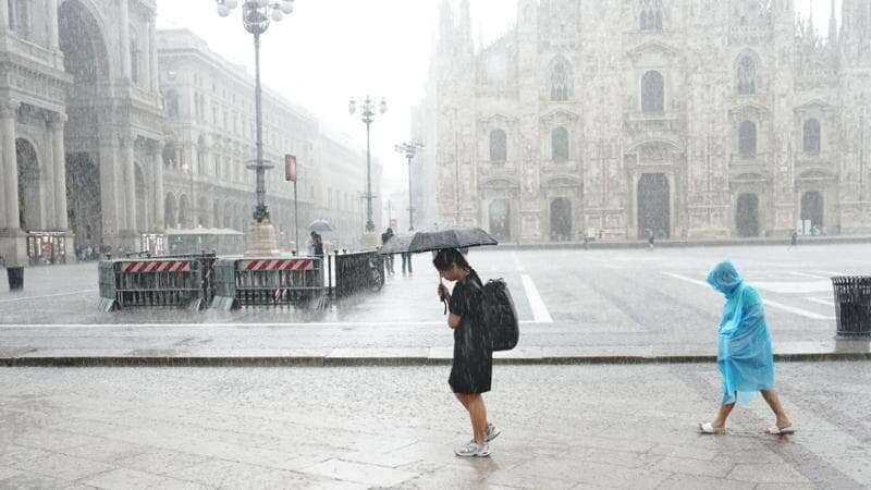 Allerta arancione a Milano per temporali e piogge intense: il meteo resta instabile con rischio grandine: 