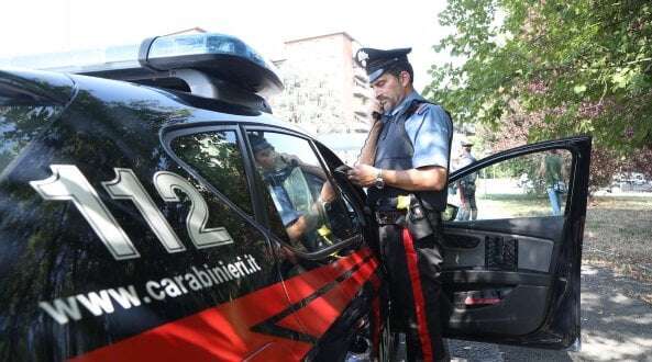 Rapinarono e accoltellarono 2 giovani: arrestati