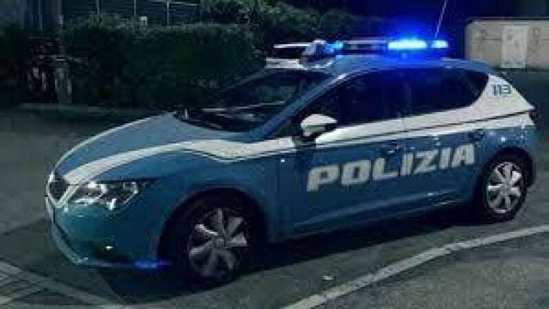 Morsica moglie e figlio che dà l'allarme e poi scappa: arrestato mentre fugge in Francia