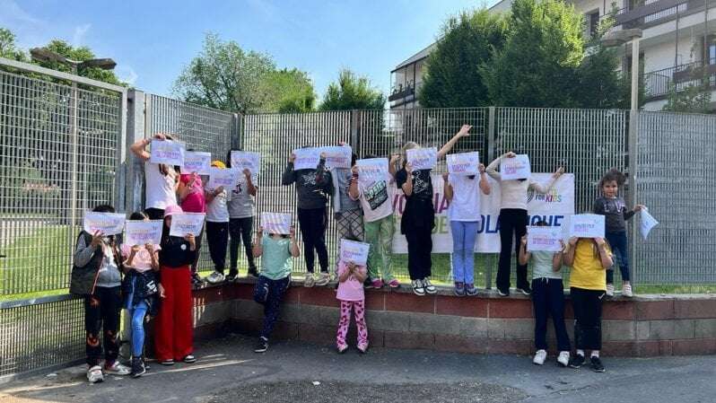 A Milano strade vietate alle auto per un giorno: i bambini si prendono gli spazi