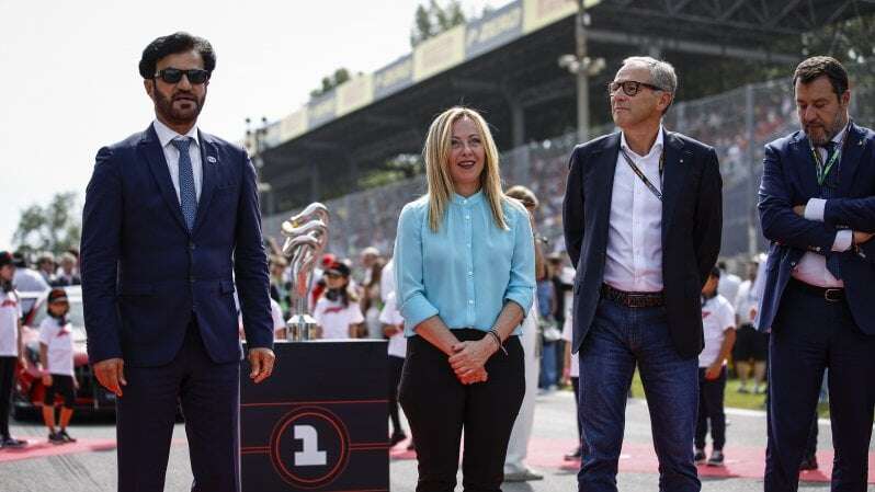 Meloni, visita lampo a Monza per il Gran Premio: “Un’eccellenza italiana che regala emozioni” - Verstappen da record, a Monza arriva la decima vittoria di fila. Perez secondo, terza la Ferrari di Sainz | Classifica