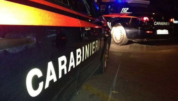 Aggredisce a colpi di cacciavite moglie e figlio: arrestato 38enne