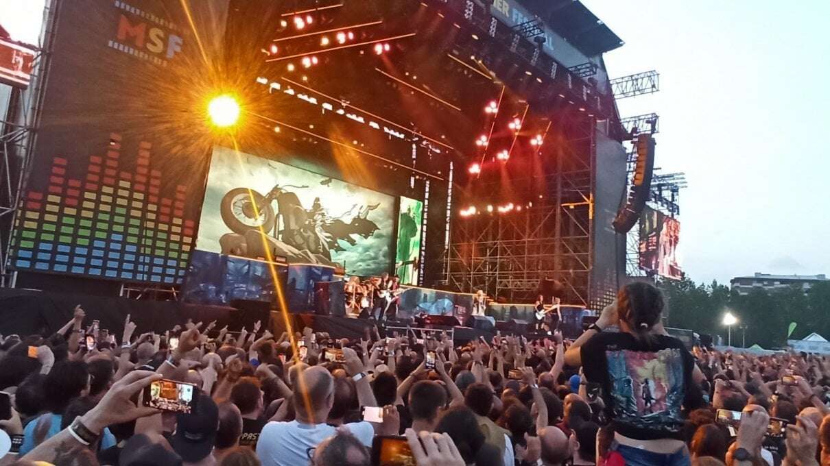 Eterni Iron Maiden, festa metal per 35 mila fan