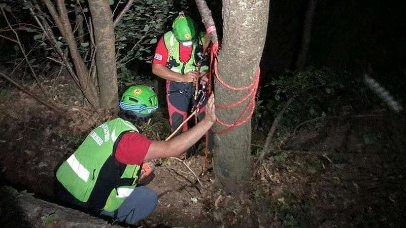 Precipitano per cento metri in un canalone sulle montagne della Valsassina: salvati dal Soccorso Alpino due escursionisti